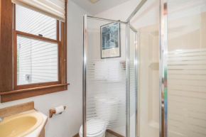 Classic Ski Condo, Steps to Chair 7 and on shuttle route Telluride